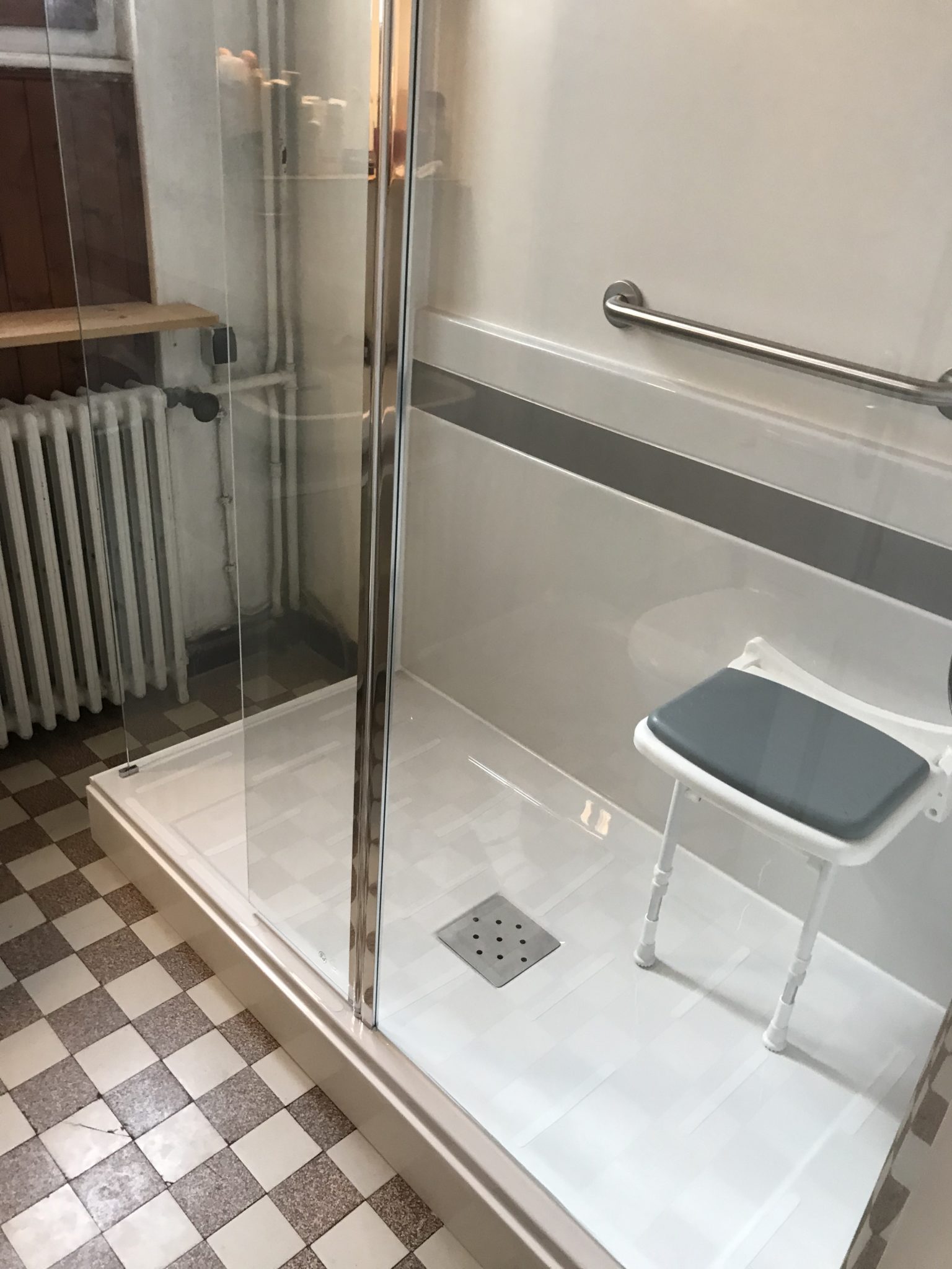 Remplacement de baignoire en bac à douche à Grésy-sur-Aix - RENOVBAIN RHONE ALPES