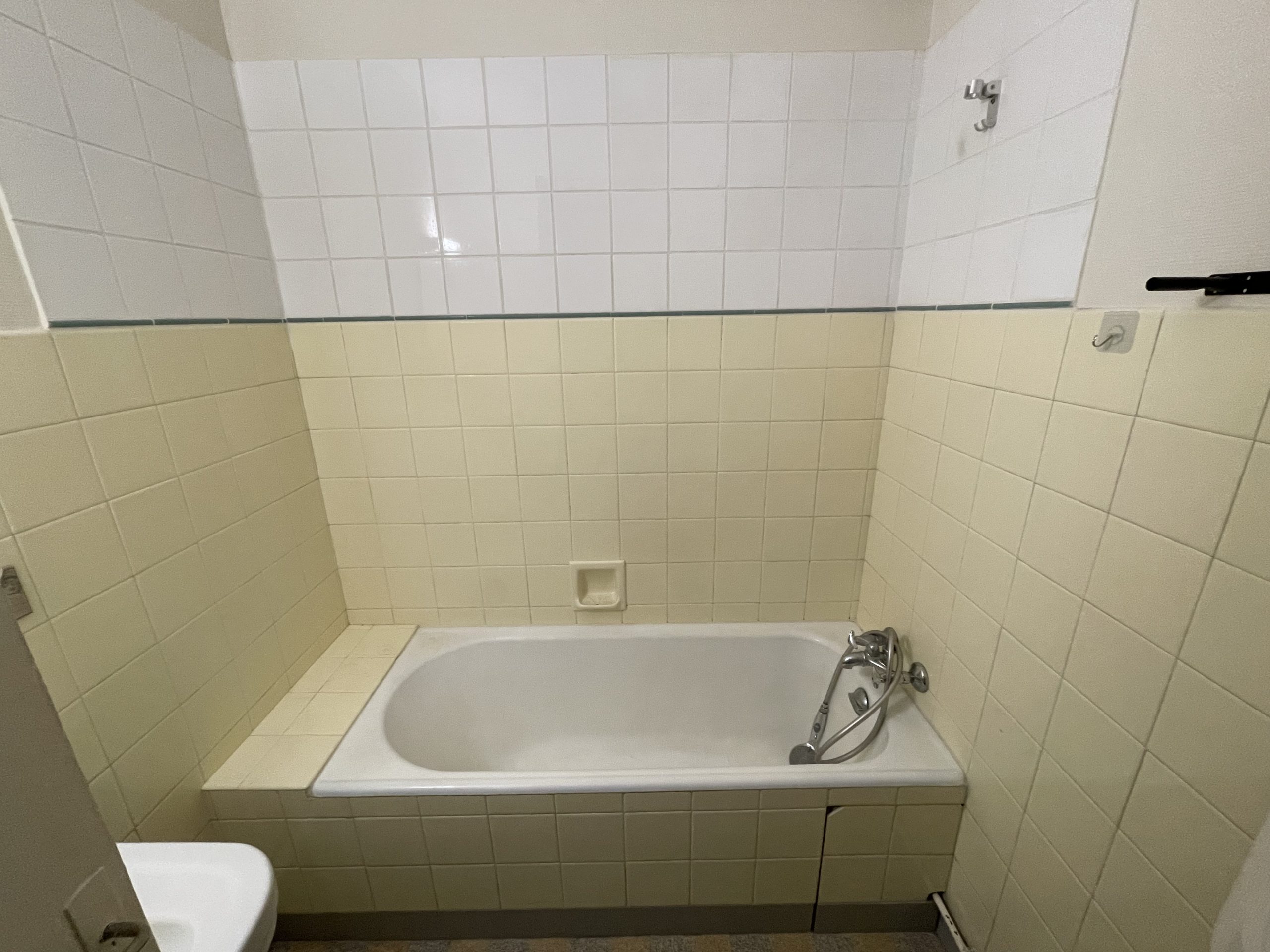 Transformation de baignoire en douche à Bonneville en Haute-Savoie - RENOVBAIN RHONE ALPES