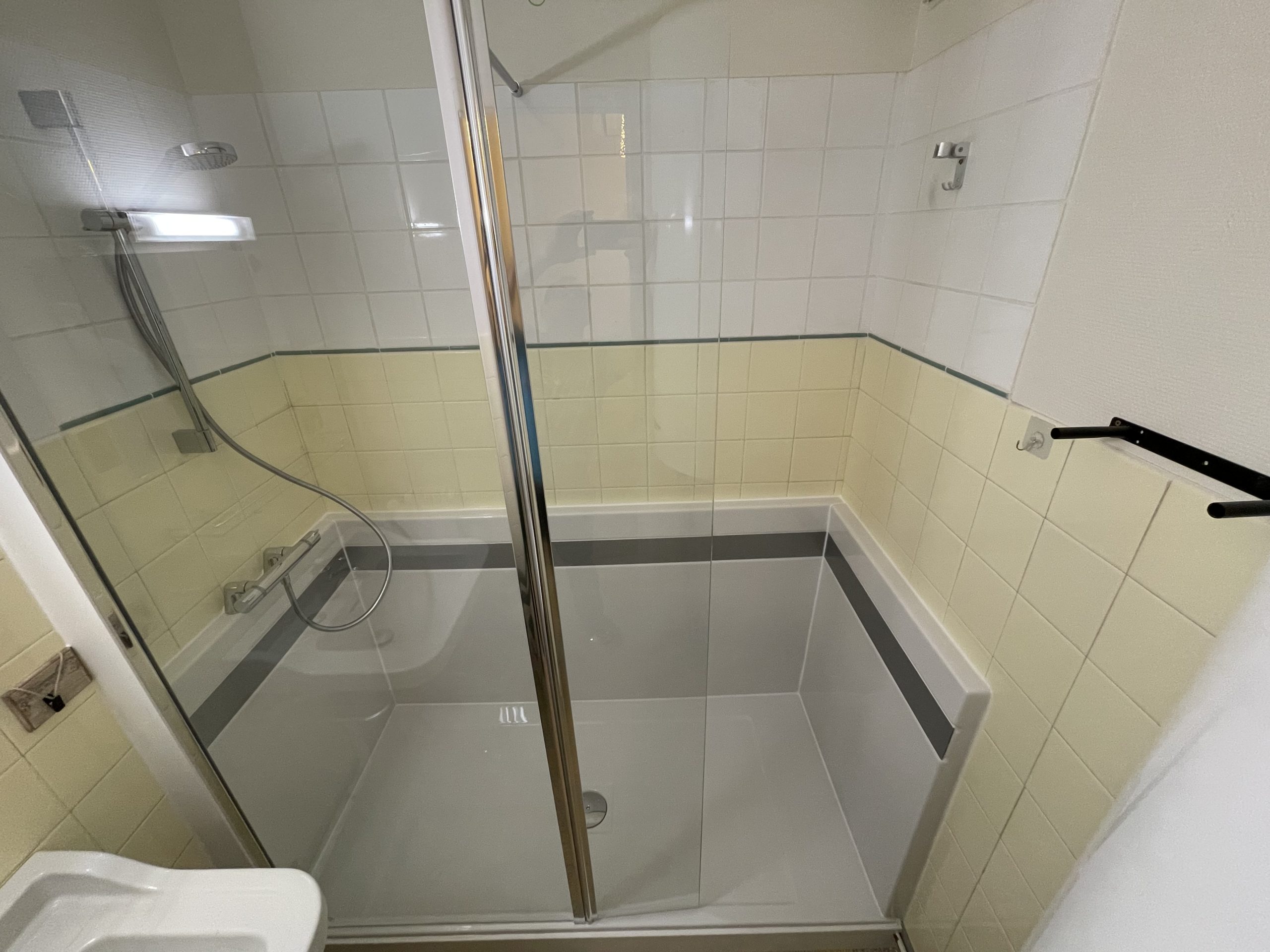 Transformation de baignoire en douche à Bonneville en Haute-Savoie - RENOVBAIN RHONE ALPES