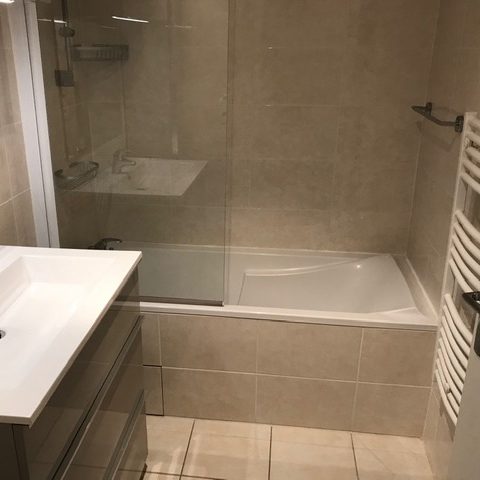 Transformation d'une baignoire en douche à Thonon-les-Bains en Haute-Savoie - RENOVBAIN RHONE ALPES