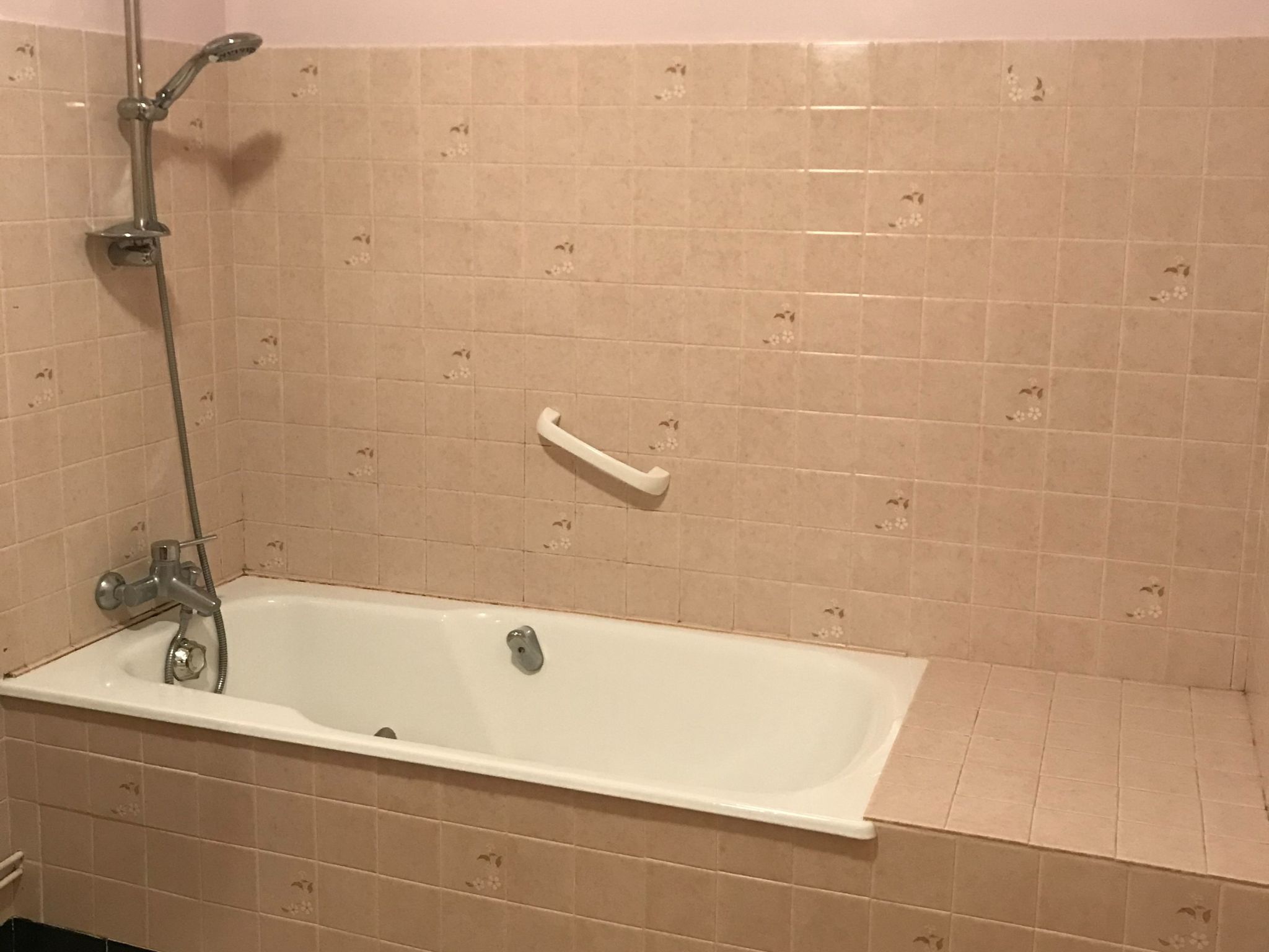 Transformation d'une baignoire en douche à Aix-les-Bains en Savoie - RENOVBAIN RHONE ALPES